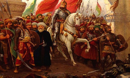 Hoàng đế của  đế chế Ottoman được gọi là Sultan có truyền thống truyền lại ngôi báu và của cải cho con trai cả. Chính vì vậy, nhiều người con còn lại của hoàng đế Ottoman gây ra những xung đột, chính biến... nhằm chiếm lấy ngai vàng. Cảnh tượng huynh đệ tương tàn vì ngai vàng thường thấy ở Đế chế Ottoman. Sau khi lên ngôi, Sultan mới sẽ giam cầm tất cả anh em của mình. Sau khi Sultan có con trai nối dõi - người thừa kế ngai báu sẽ giết tất cả anh em khác.